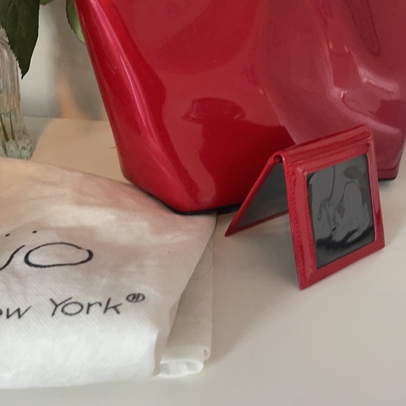 Designer Beijo Purse 🍷